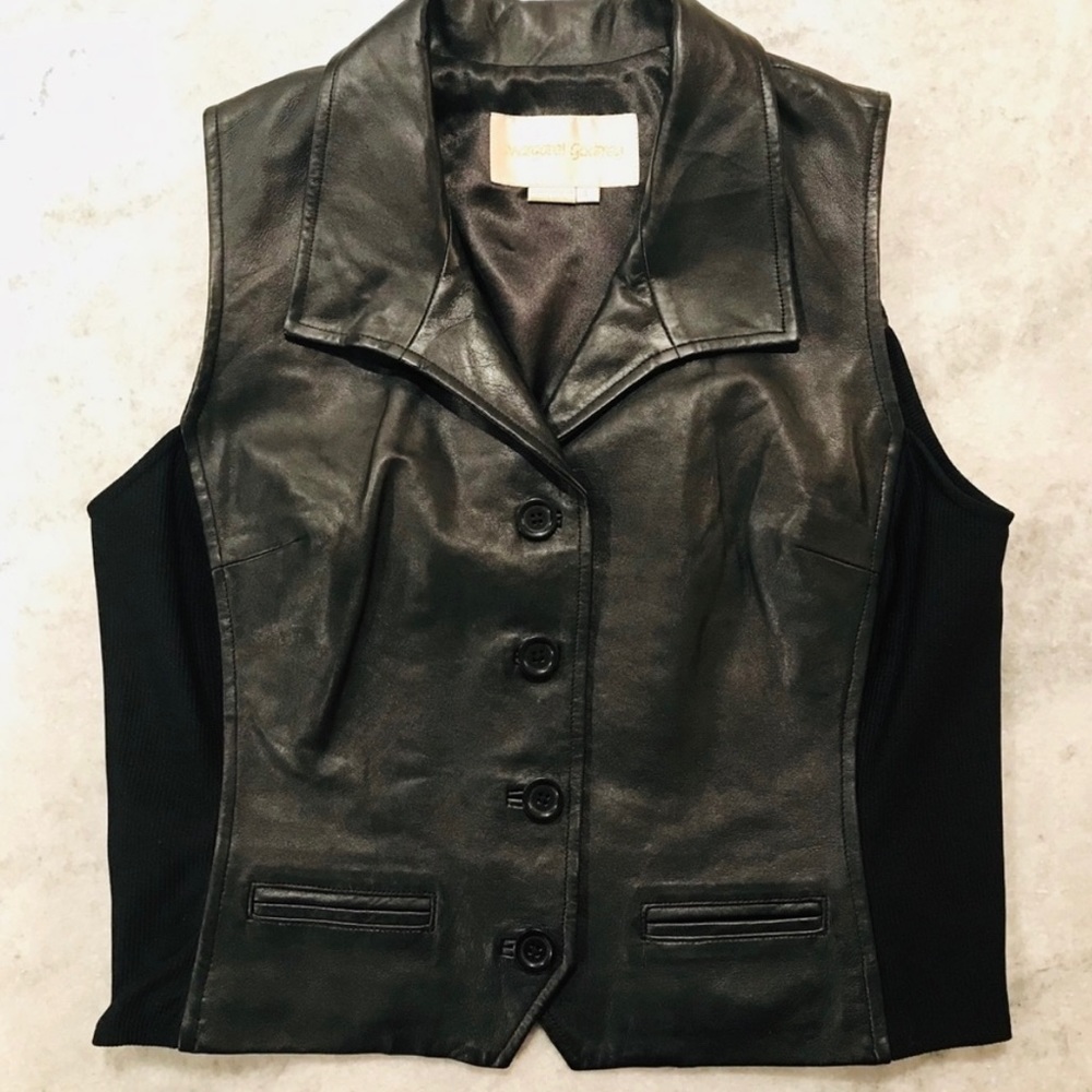 Leather vest with stretch fabric sides